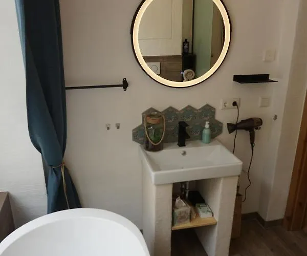 Appartement Alte Brennerei Schloss Zehista Eg Rittersporn