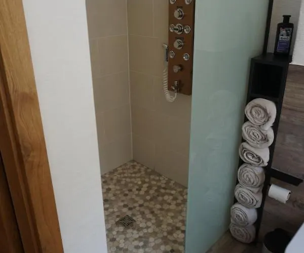 Appartement Alte Brennerei Schloss Zehista Eg Rittersporn