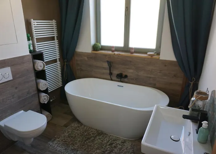 Appartement Alte Brennerei Schloss Zehista Eg Rittersporn